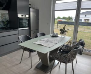 Moderne-Kueche-Ferienhaus-Essgruppe-20b